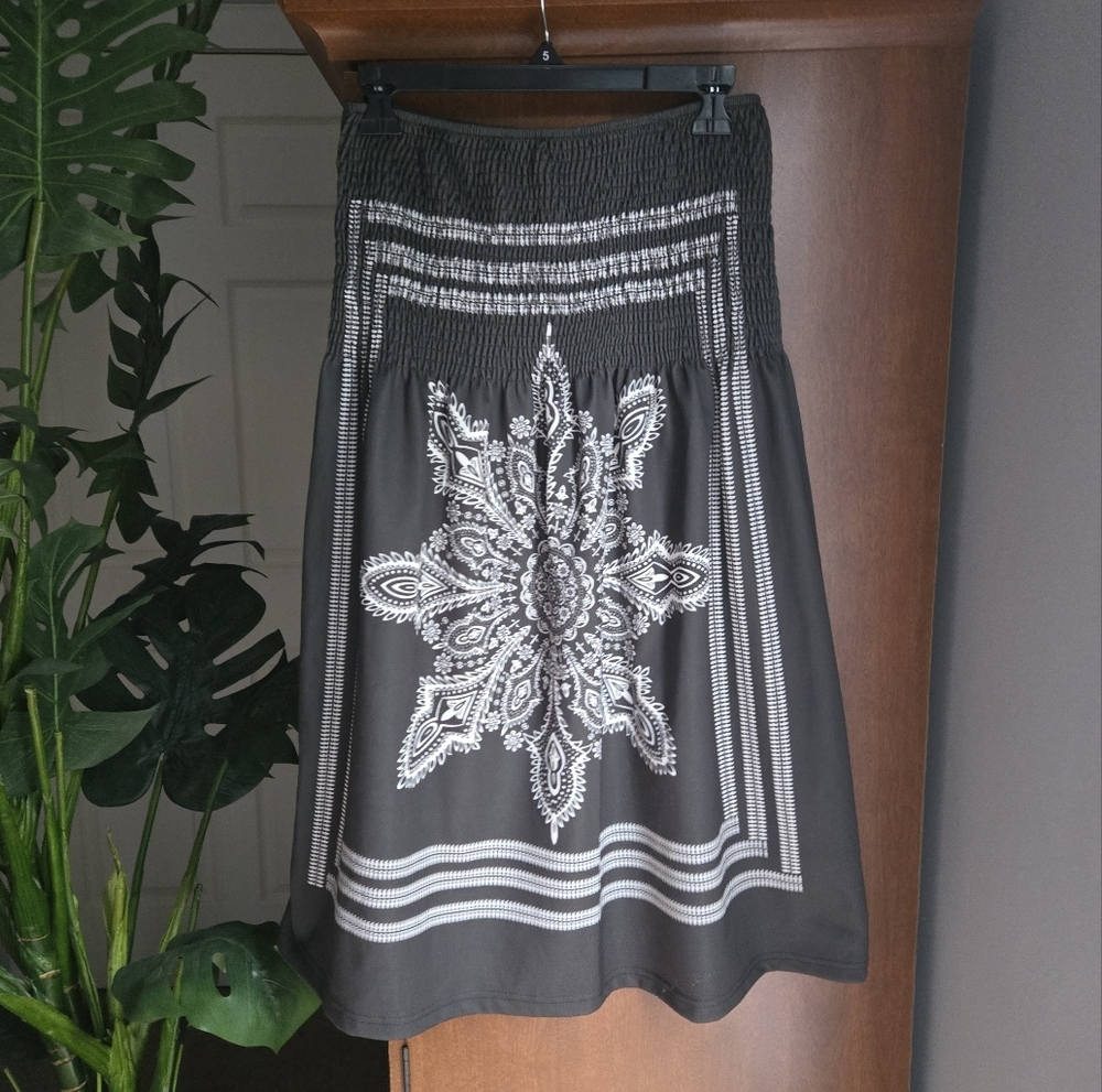 Green With White Pattern Midi Skirt Size Large With Smocked Waist